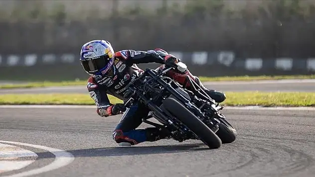 Milli motosikletçi Can Öncü, Portekiz'deki ilk yarışı kazandı