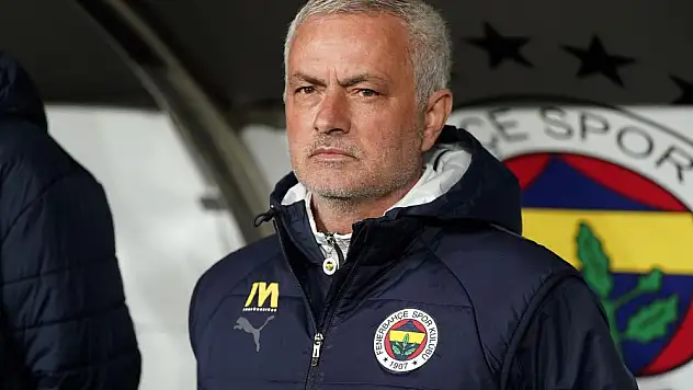 Jose Mourinho, Okan Buruk'un burnunu sıktı