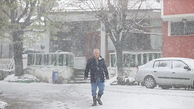 Bazı illerde kar etkili oldu