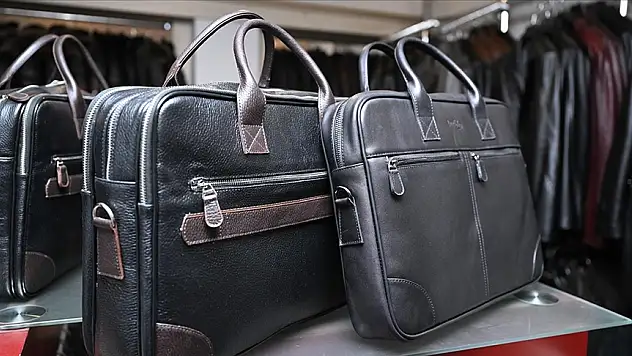 Deri ürünleri raflarda