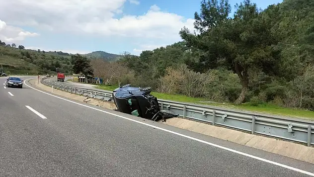 Balıkesir'de kontrolden çıkan otomobil devrildi: 2 yaralı