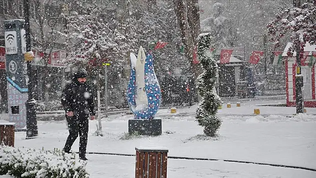 Bazı illerde kar etkili oluyor