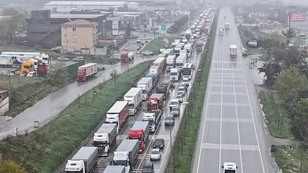 Nisan karı ulaşımı felç etti