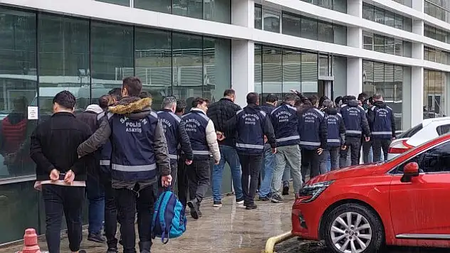 Araç operasyonunda 9 kişi tutuklandı