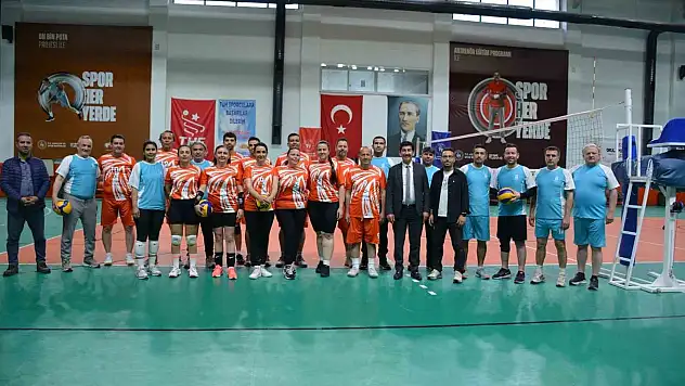Köyceğiz'de maarifin yöneticileri voleybol sporunda buluştu
