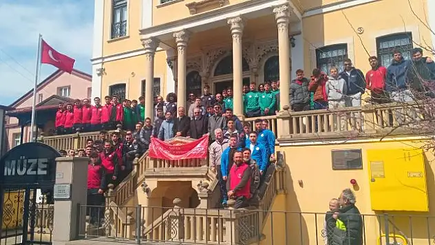 Sporcular Arkeoloji Müzesini ziyaret etti