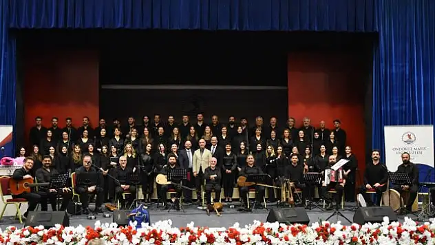 Akademisyenler sahneye çıktı