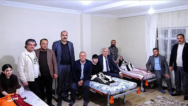 Fatma Betül Sayan Kaya ve Galatasaray oyuncusu Barış Alper'den anlamlı görüşme