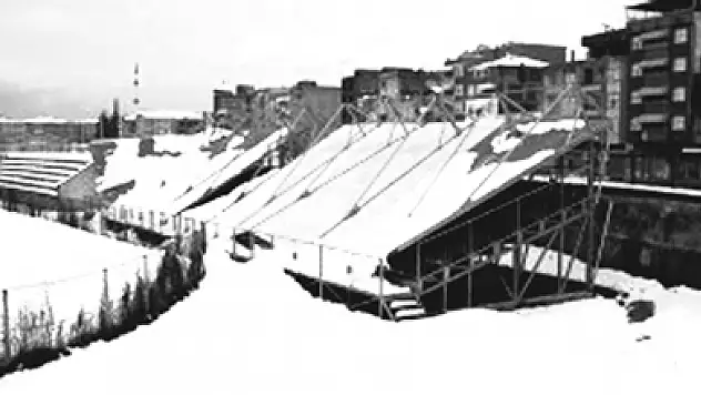 Yeşilırmak tribünü çöktü