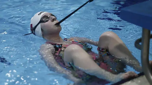 Altın madalyaya dişiyle tutundu