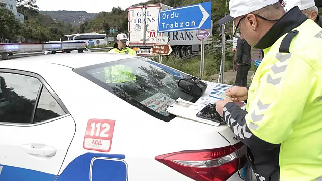 Emniyetten trafikte sıkı denetim ! Binlerce araç ve sürücü kontrol edildi