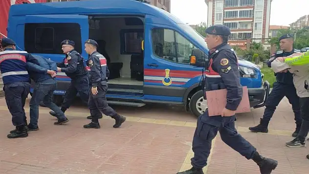 Sentetik ecza haplarla yakalanan 2 şahıs tutuklandı