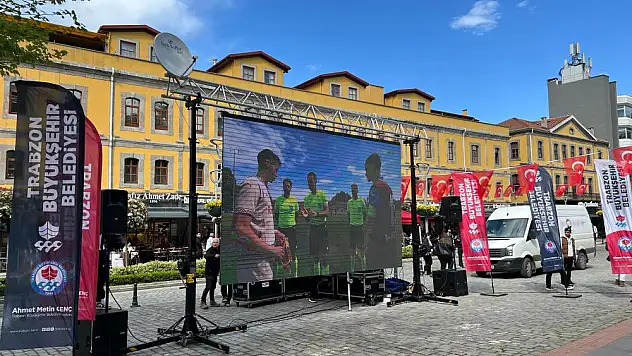 Bordo-mavili taraftarlar coşkulu Final sevinci