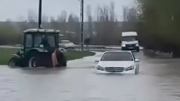 Soğukpınar köy yolu göle dönüştü