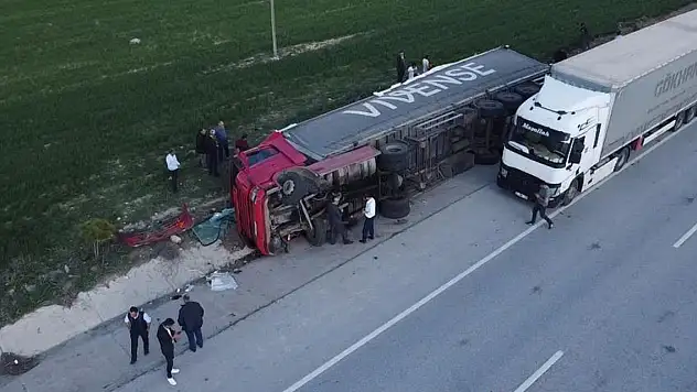 Mandalina yüklü tır devrildi,