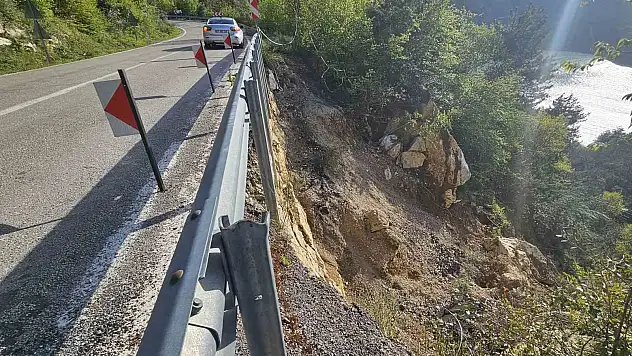 Kastamonu'da heyelanlar sahil yolunda tehlike yaratıyo