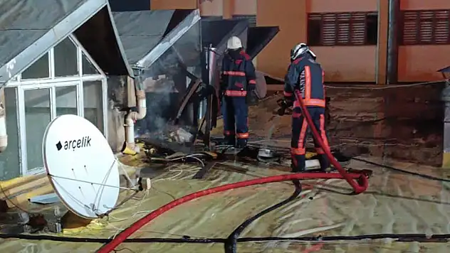 Çatı yangını korkuttu