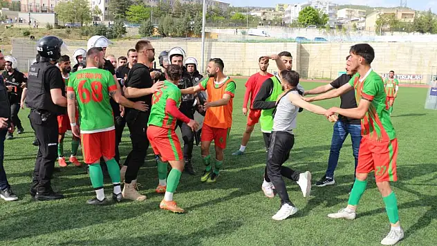 Amatör maçta ortalık karıştı