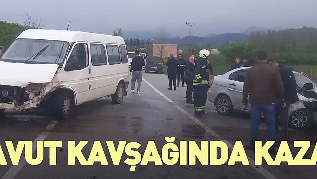 Avut kavşağında kaza