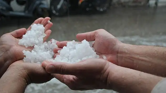 Manisa Kula'da dolu yağışı