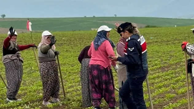 Jandarma işçi kadınların yanında