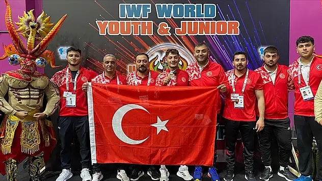 Milli haltercilerden 4 madalya