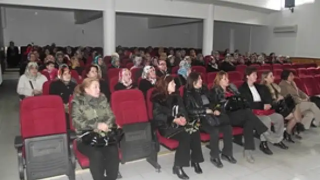 HEM'de Meme kanseri paneli katılanlara gül