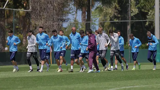 Uğurcan Çakır ve Savic, kamp kadrosuna alınmadı