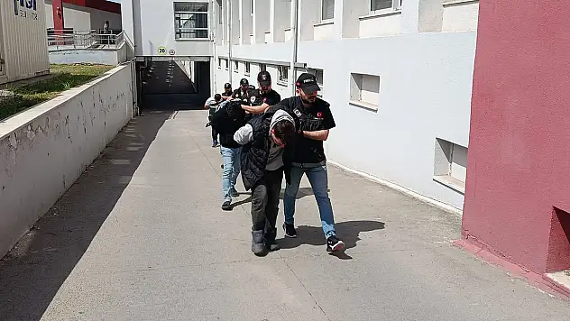 Adana'da kilolarca uyuşturucu ele geçirildi