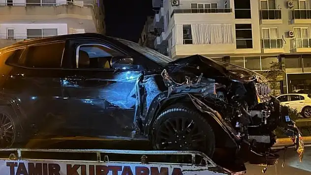 Park halindeki araçlara çarptı