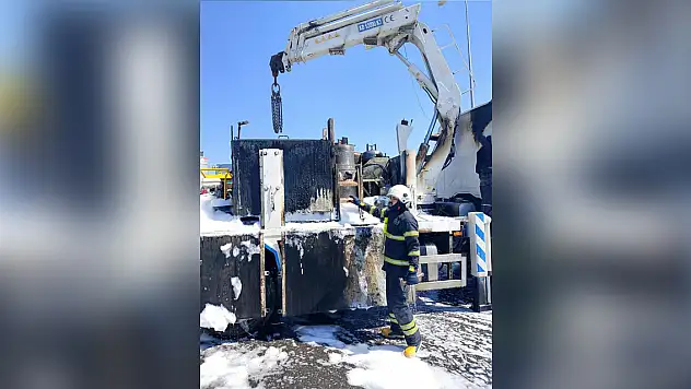 Kamyon kasasında yangın çıktı