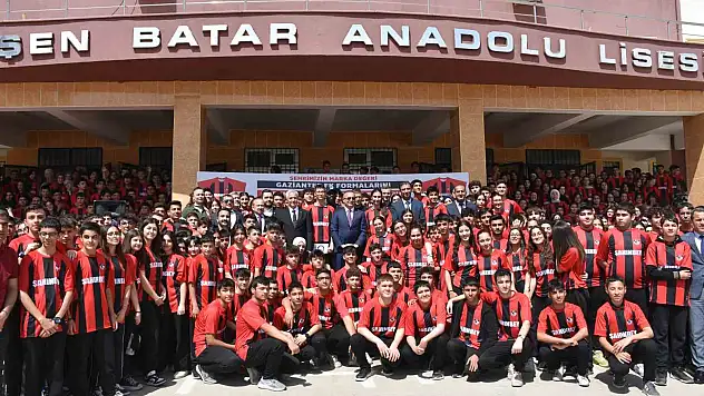 160 bin öğrenciye Gaziantep FK forması