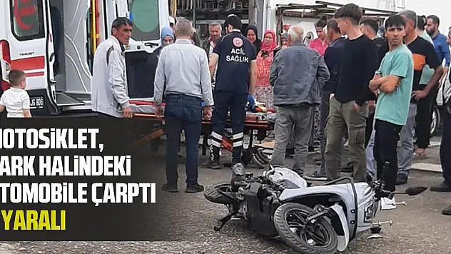 Motosiklet, park halindeki otomobile çarptı: 1 yaralı