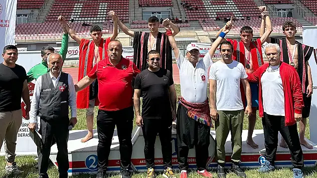 Güreşçilerden büyük başarı