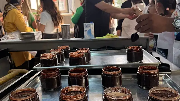 Çocuklar glütensiz kek yaptı