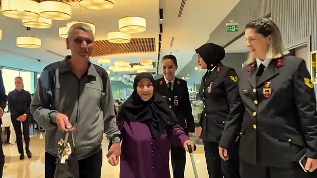 Jandarma şehit annelerini 'Anneler Günü'nde unutmadı