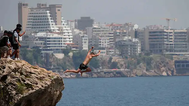 Falezlerden ölümüne atlayış