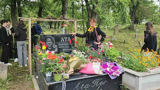 Ata Emre vefatının 1. yılında mezarı başında anıldı