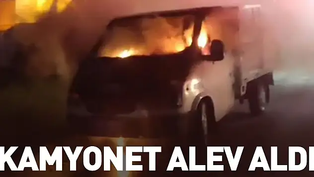 Kamyonet alev aldı