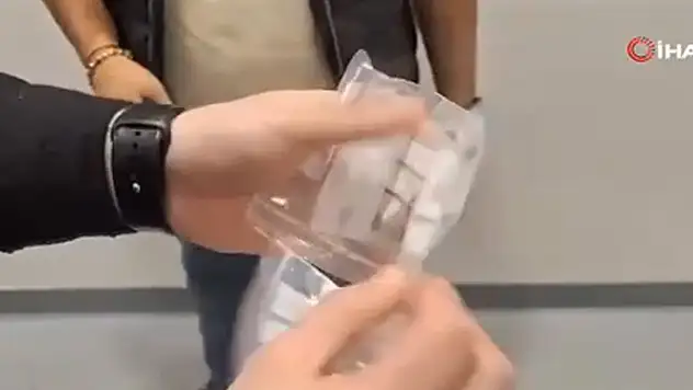 Kaçak pırlanta ve zümrüt polise takıldı