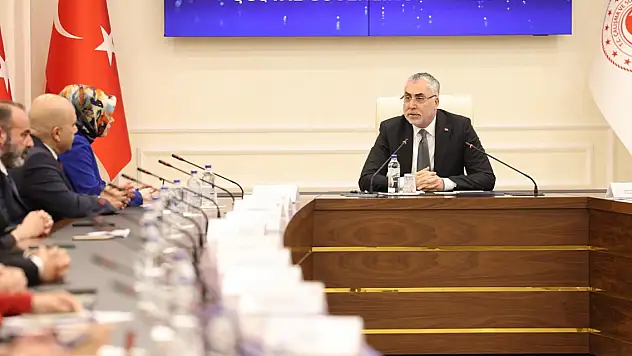 Bakan Işıkhan eczacılarla buluştu