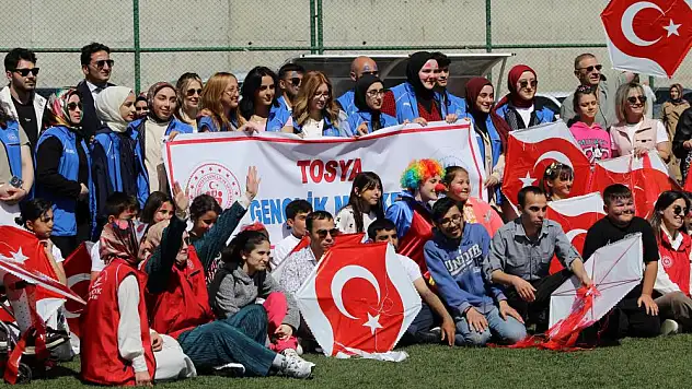 Uçurtma şenliğinde doyasıya eğlendiler