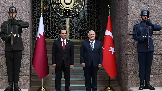 Savunma İşlerinden Sorumlu Devlet Bakanı Al Sani ile bir araya geldi