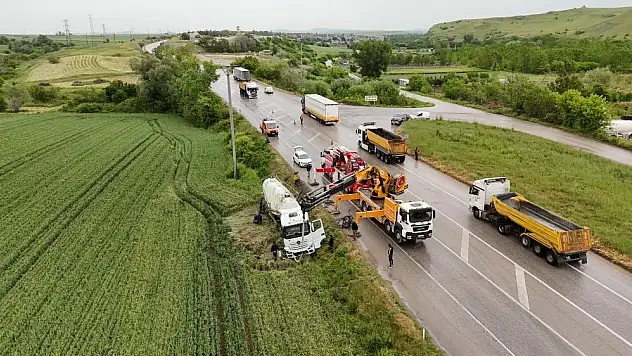 Hakimiyetini kaybedince Silobas tarlaya devrildi: 1 yaralı