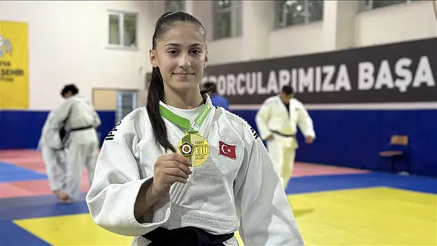 Milli judocu kazandığı madalyayı Filistinlilere armağan etti