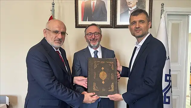 Memlükler dönemine ait Kur'an-ı Kerim, İstanbul'da restore edildi