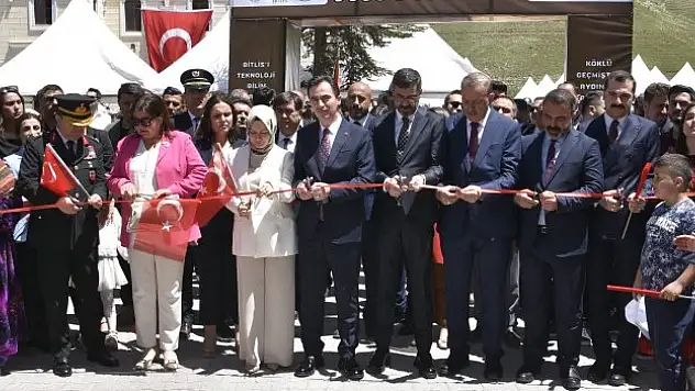 Bitlis'te Gençlik Festivali ve Kitap Fuarı açıldı