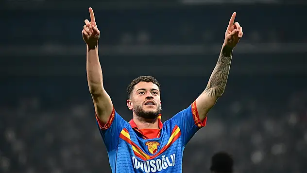 Romulo, rekor peşinde