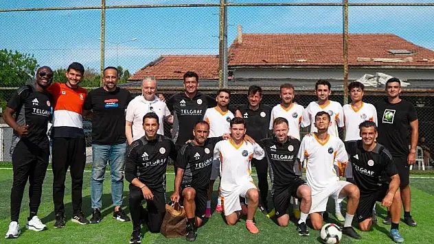 Emre Belözoğlu'ndan öğrencilere sürpriz