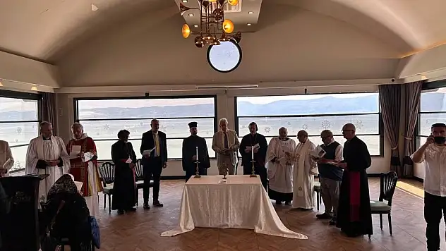 İlk resmi ayine 50 Hristiyan din adamı katıldı